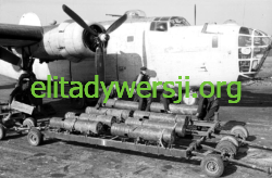B-24-Liberator-zaladunek-zasobnikow-250x164 Zrzuty - sezony operacyjne, placówki odbiorcze