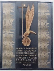 PL_Warsaw_st_Hyacinth_church_cichociemni_commemorative_plaque-229x300 Czesław Rossiński - Cichociemny
