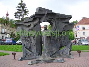 Pomnik_Okulickiego_Bochnia-300x225 Leopold Okulicki - Cichociemny