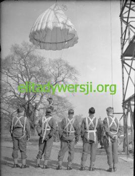 The-Polish-Parachute-Training-Centre-at-Largo-House-Fifeshire-267x350 Nie kupuj śmieci - książka Śledzińskiego, wydawnictwo Znak